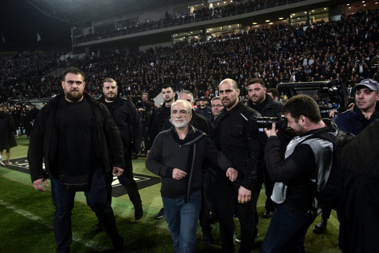Club owner threatens to shoot referee Club owner threatens to shoot referee